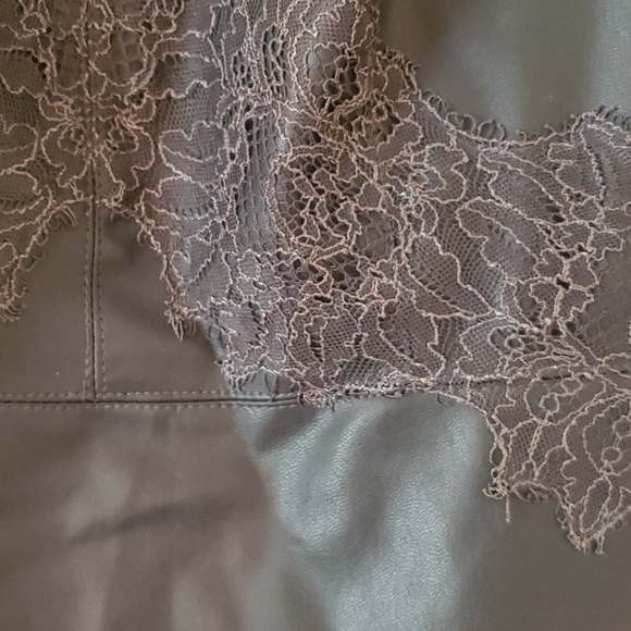 Bailey 44 Grey Tank - Picture 3 of 3